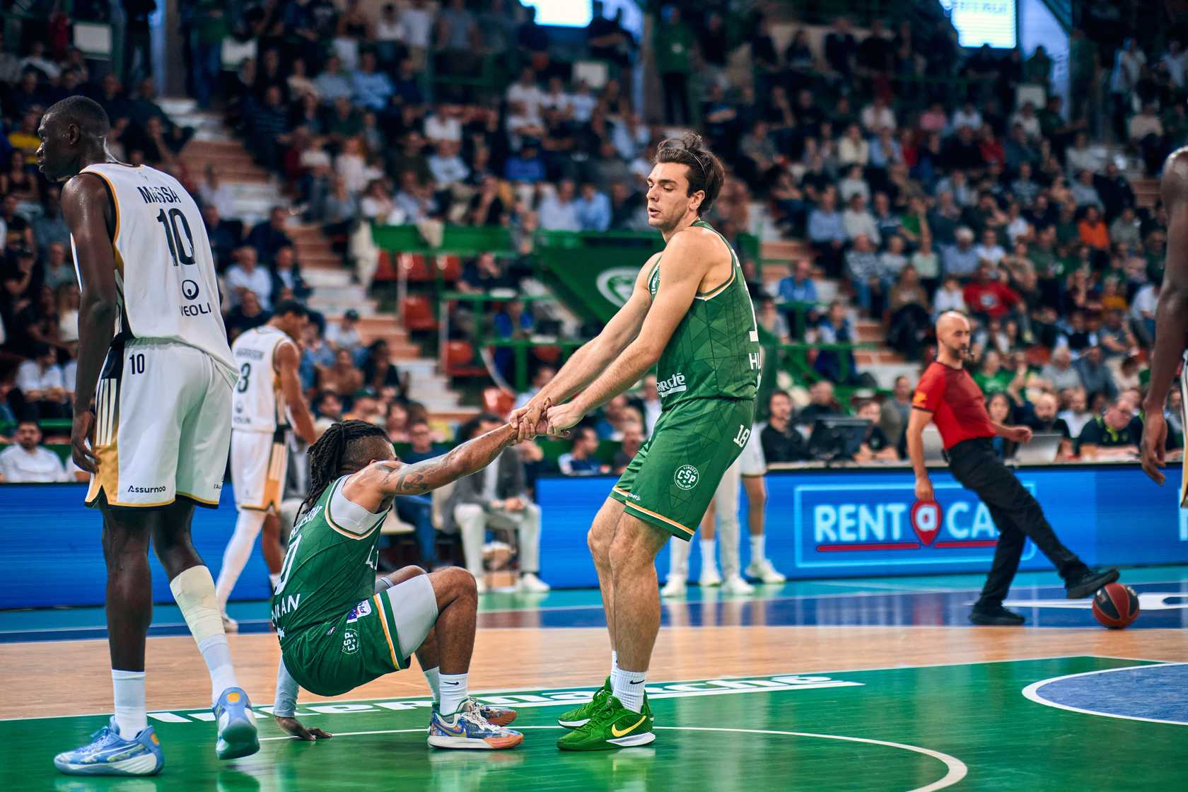 Lyon-Villeurbanne en favori face à un CSP en quête de rebond