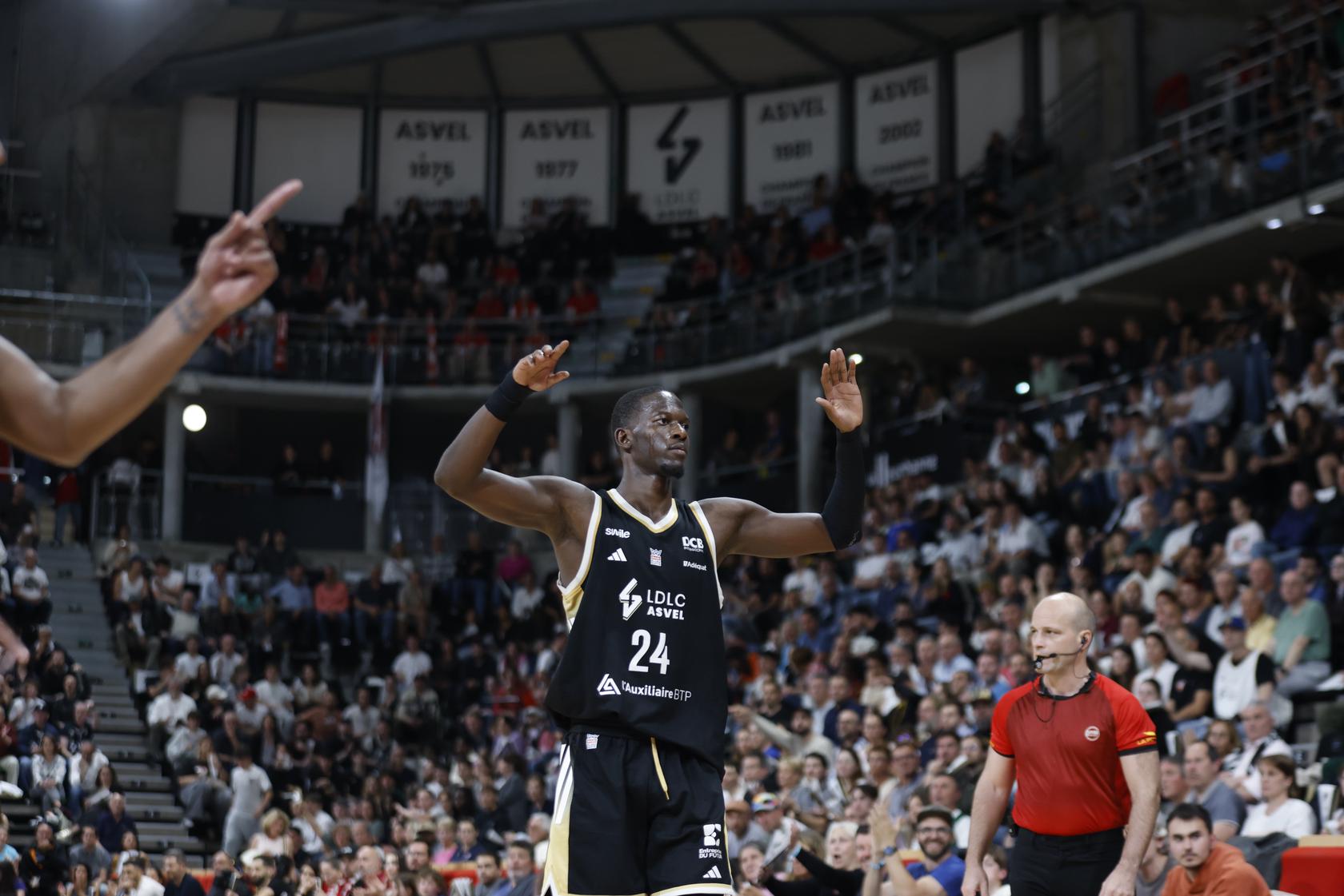 Lyon-Villeurbanne et Cholet qualifiés pour les playoffs de Betclic Élite 2026