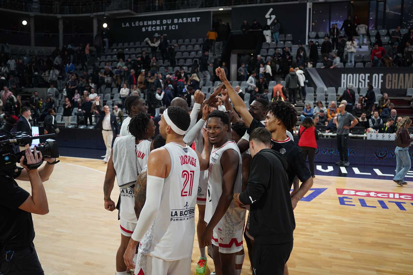 Fin de la J11 – Betclic ELITE : Cholet frappe fort à l’Astroballe, Monaco récupère le trône, Bourg enchaîne