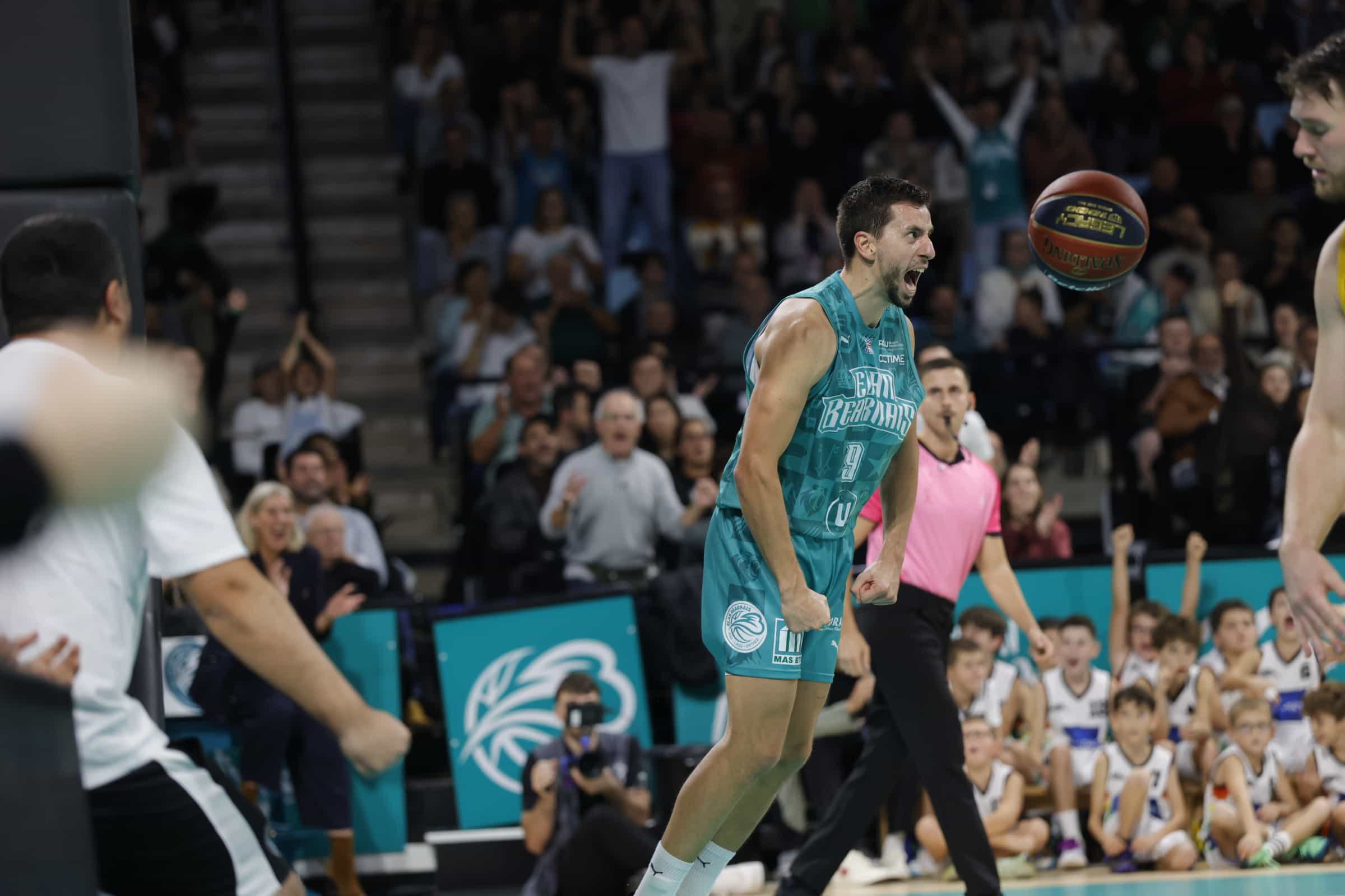 PAU REMPORTE LE CLASSICO, 3 ÉQUIPES TOUJOURS INVAINCUES....