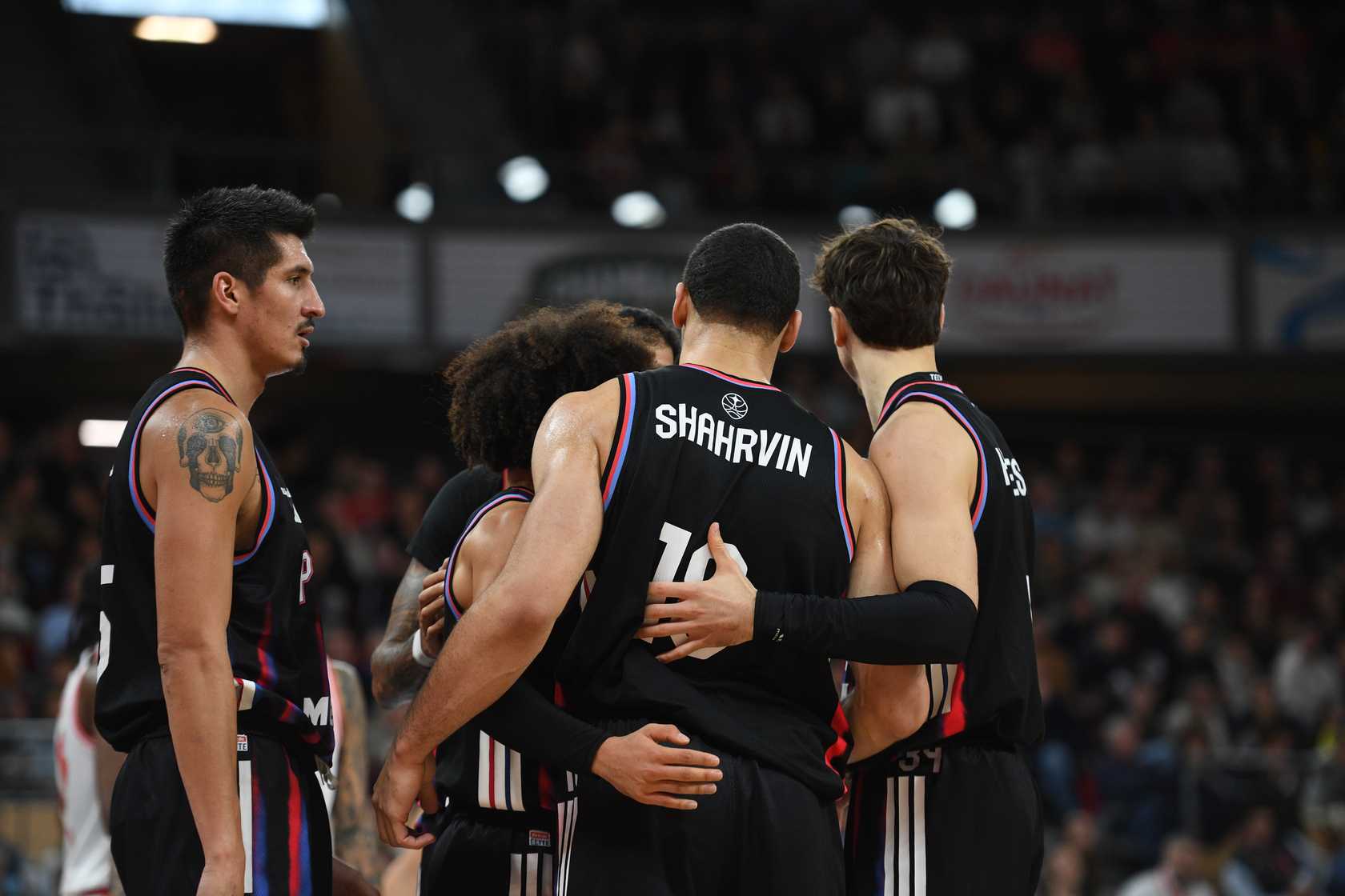 Le rouleau compresseur parisien face à un Limoges CSP décimé : Un duel à sens unique à l'Adidas Arena ? 