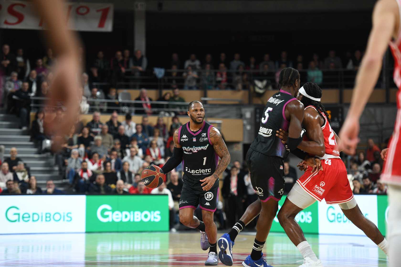 Boulazac vs Chalon/Saône : duel sous pression autour du contrôle du ballon