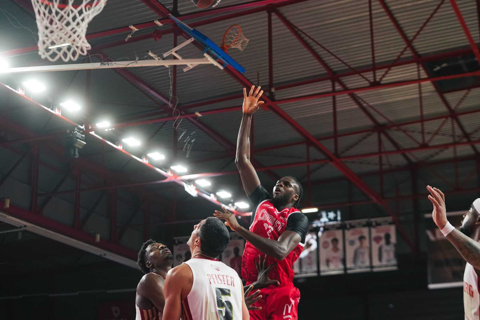 Strasbourg face au défi choletais dans un duel de rebondeurs