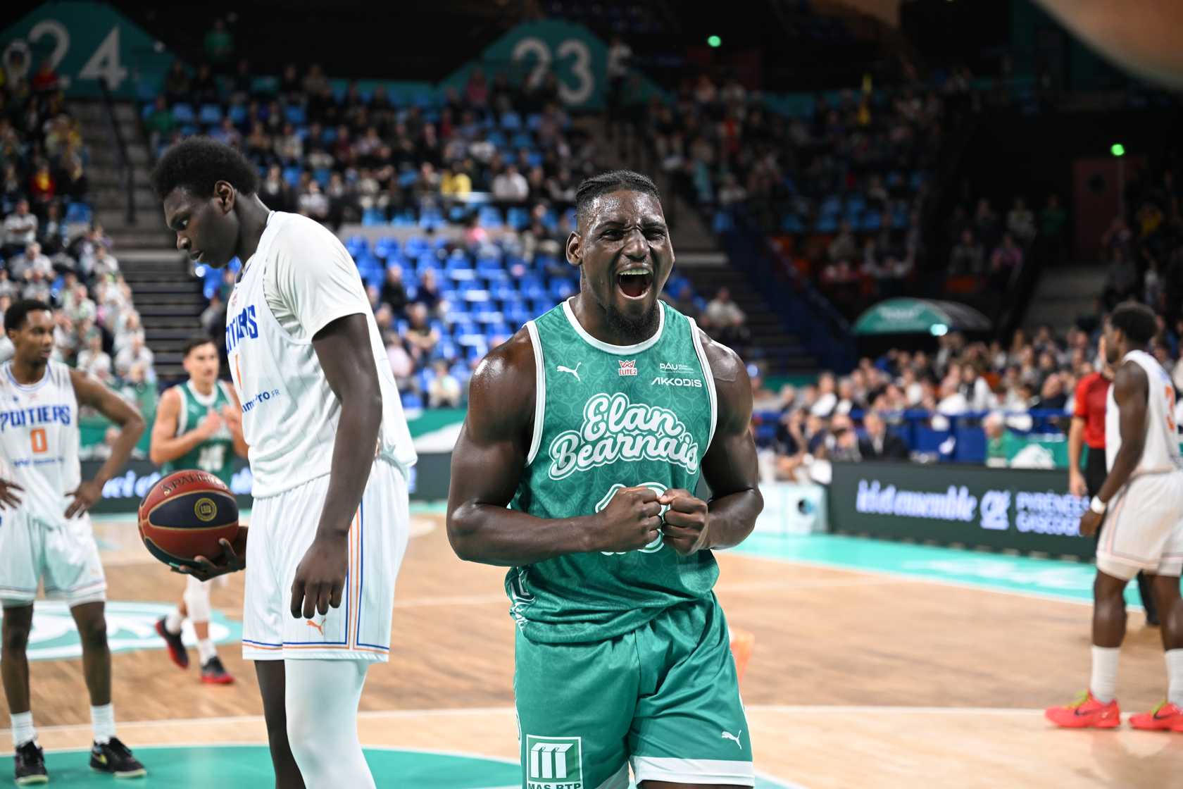 Poitiers - Pau : l'affiche qui sent la poudre, Roanne veut célébrer son titre devant son public