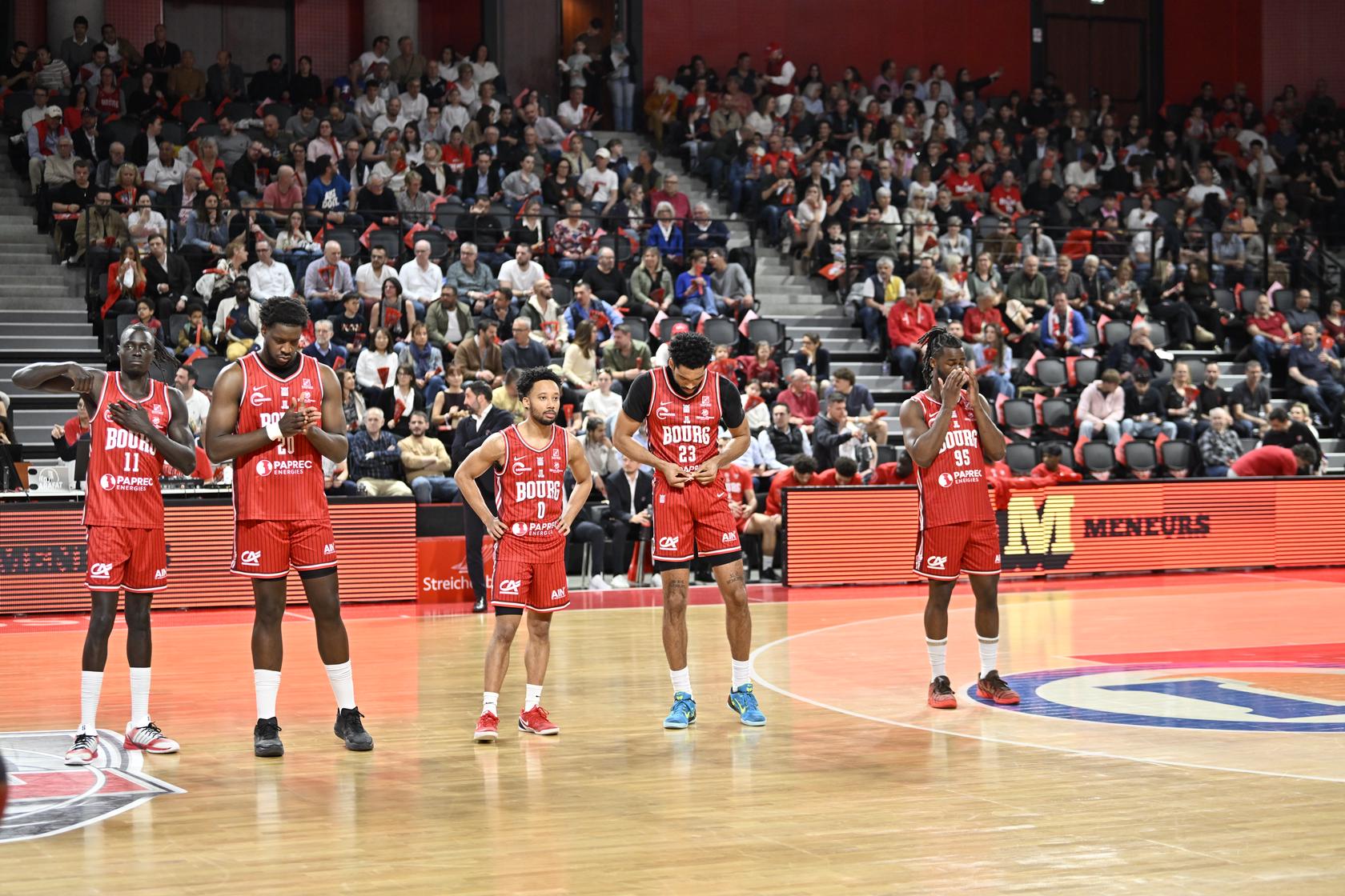 Bourg en favori, Saint-Quentin en mission