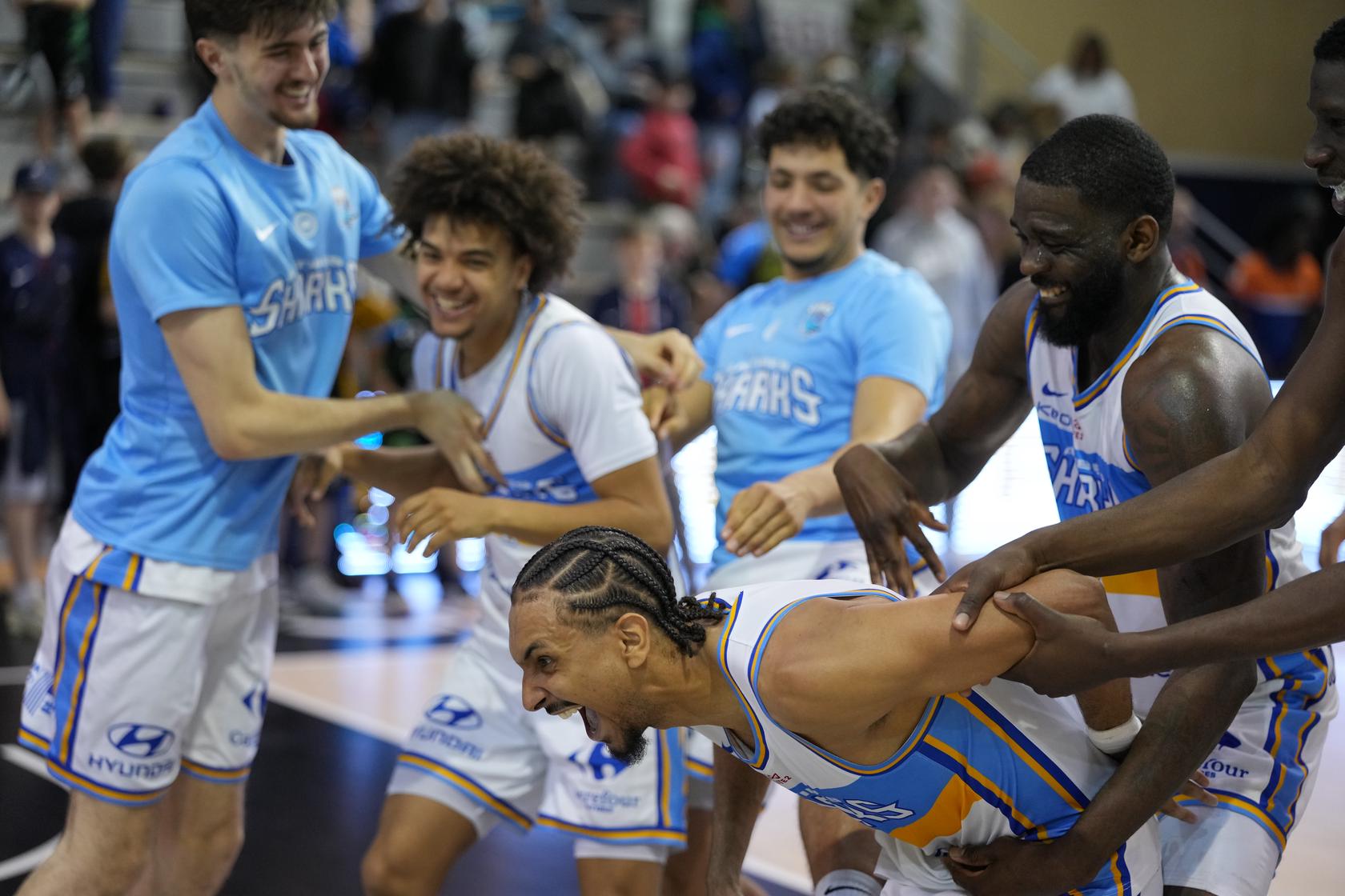 L'ELITE 2 s'enflamme : des leaders intraitables et une course aux playoffs totalement folle